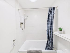 BATHROOM- click for photo gallery
